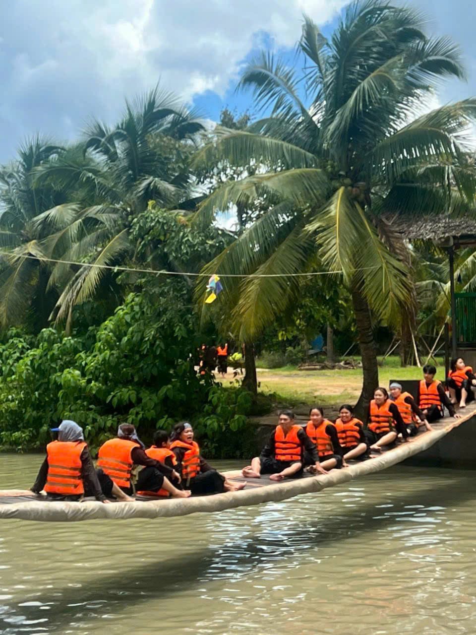 Nhóm du lịch